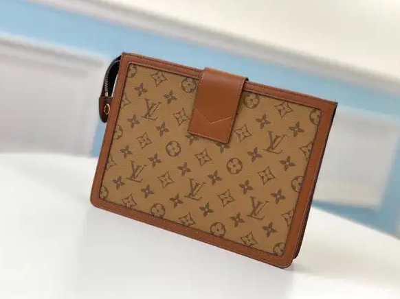 WIS CHANELUTCH VUITTON LOUIS 0525
